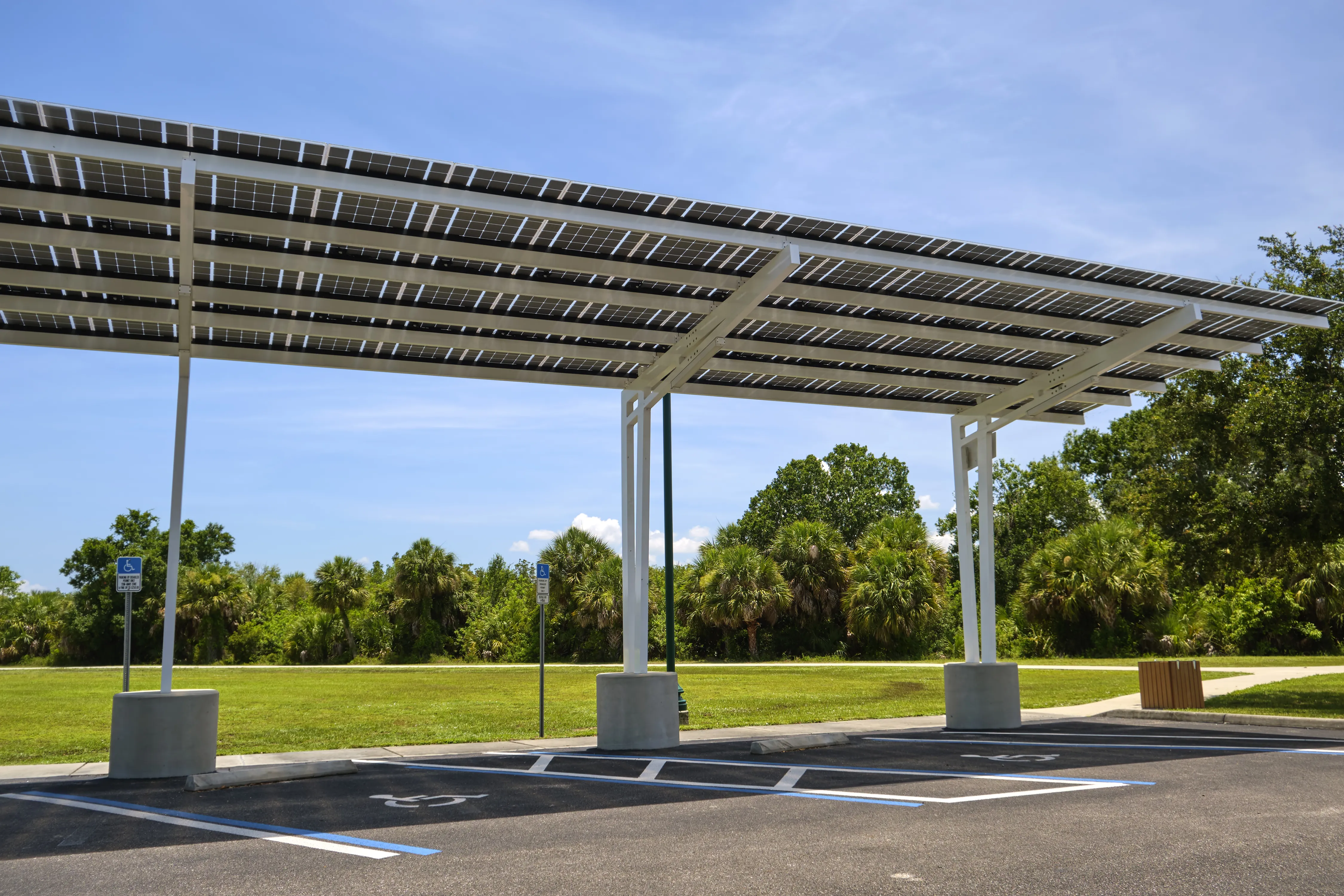 Image installation carport solaire 2 carport solaire 83